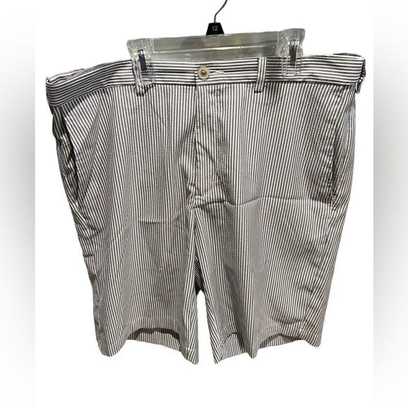 Haggar flat front grey and white striped seersucker like shorts size 36 - Picture 1 of 8